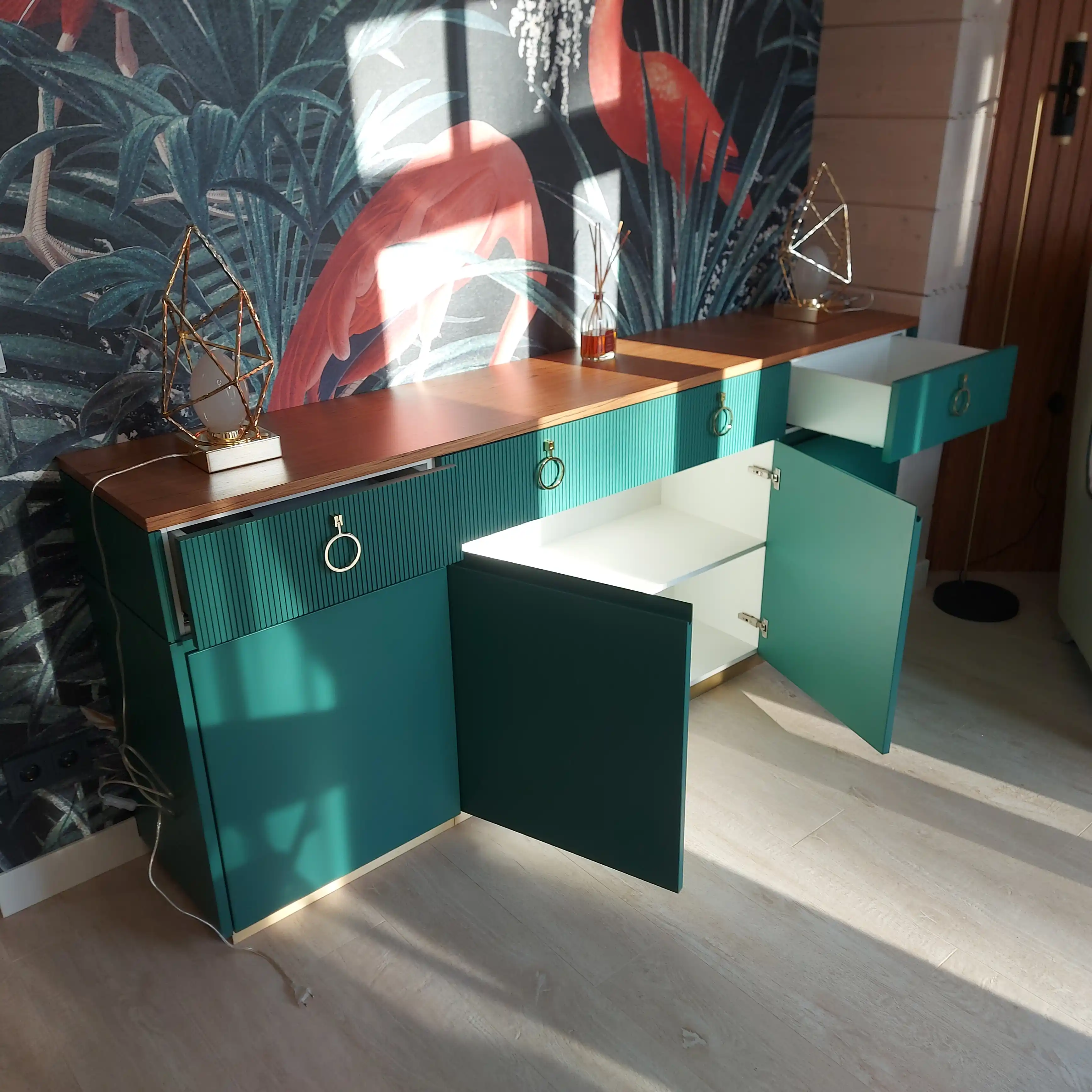 Прекрасная работа в сосновом бору