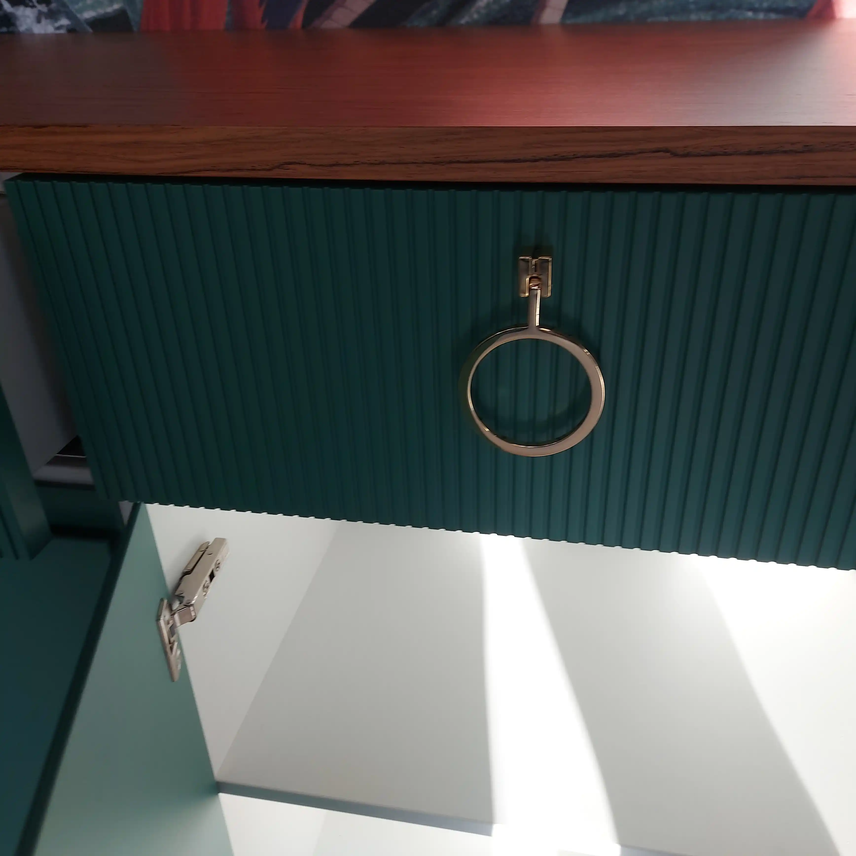 Прекрасная работа в сосновом бору