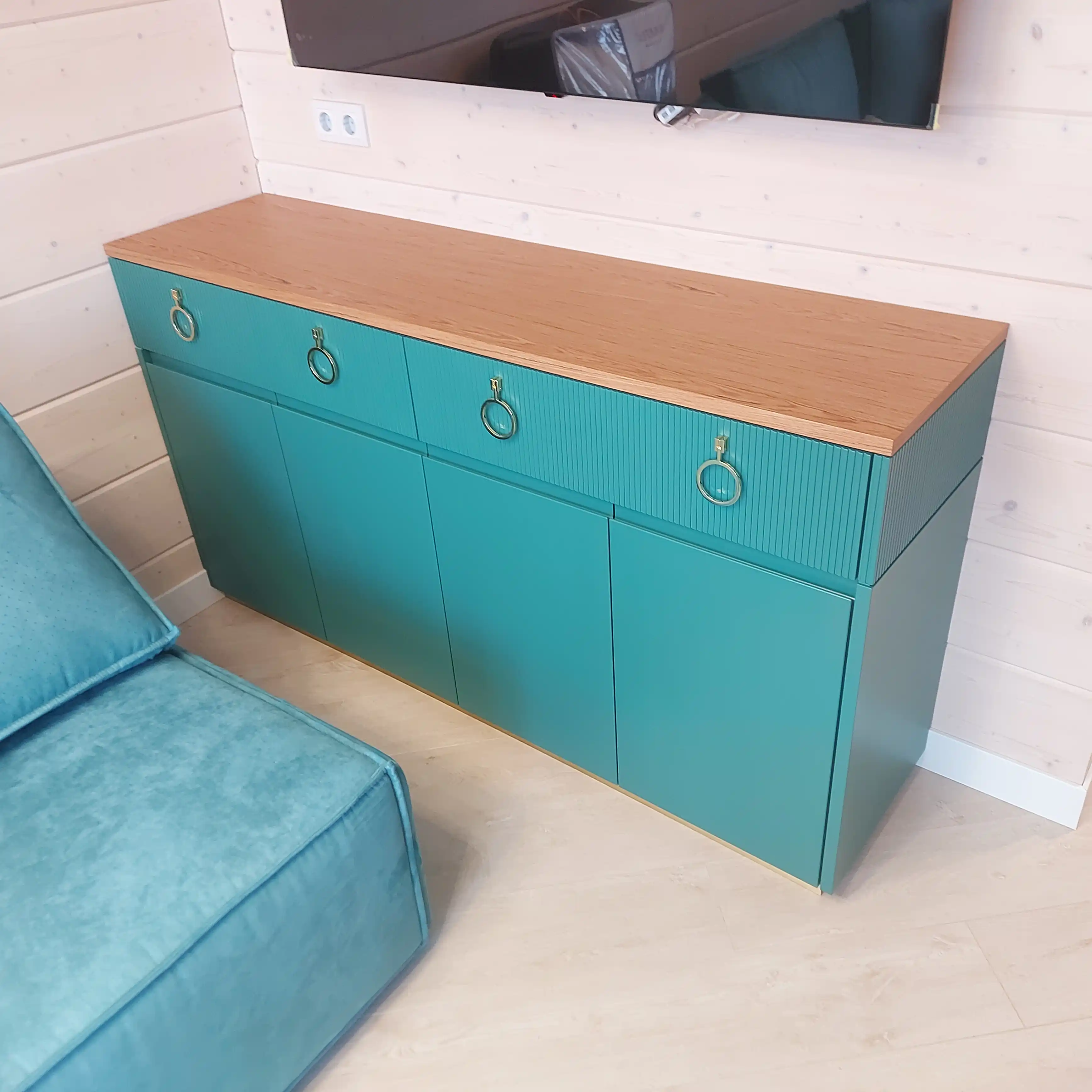 Прекрасная работа в сосновом бору