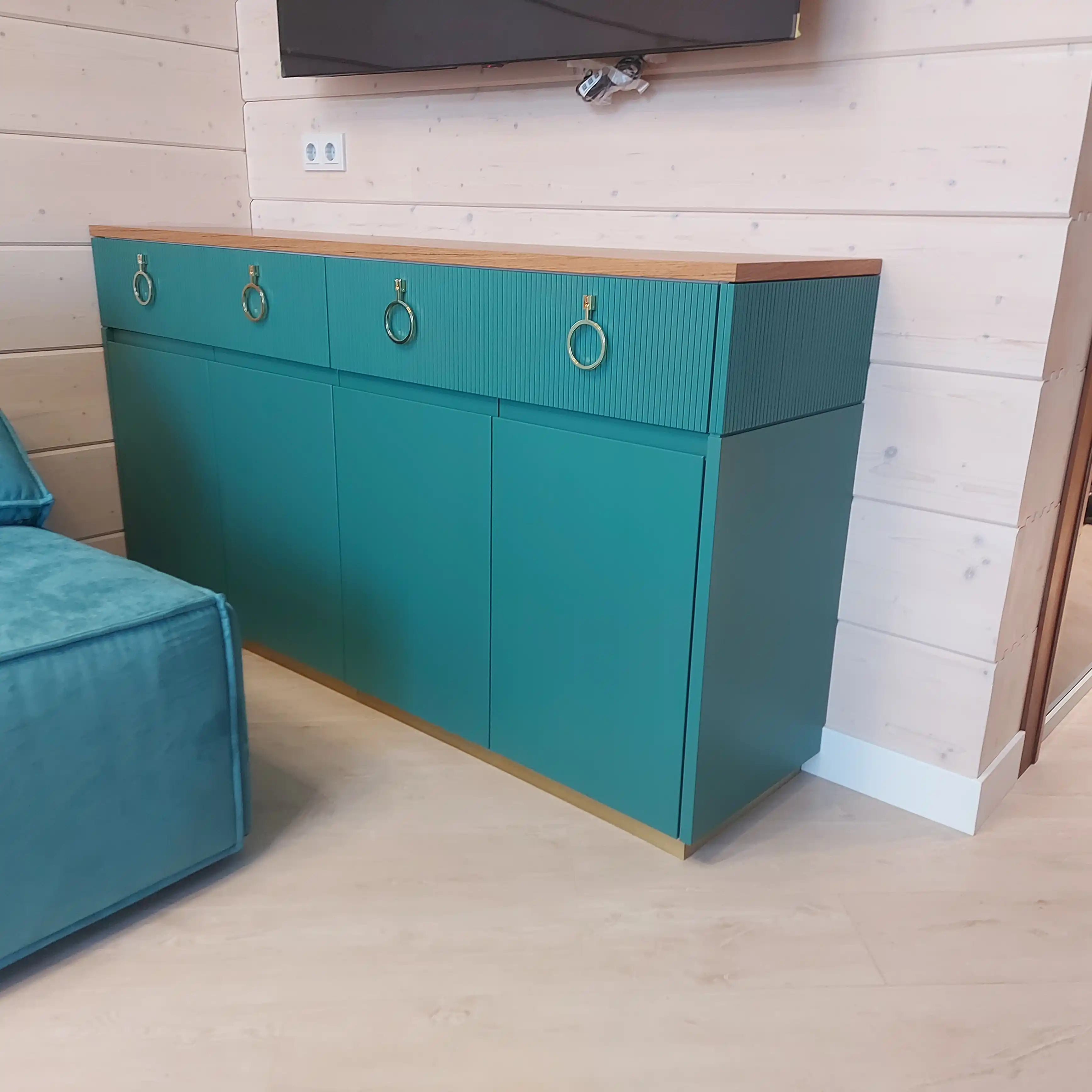 Прекрасная работа в сосновом бору