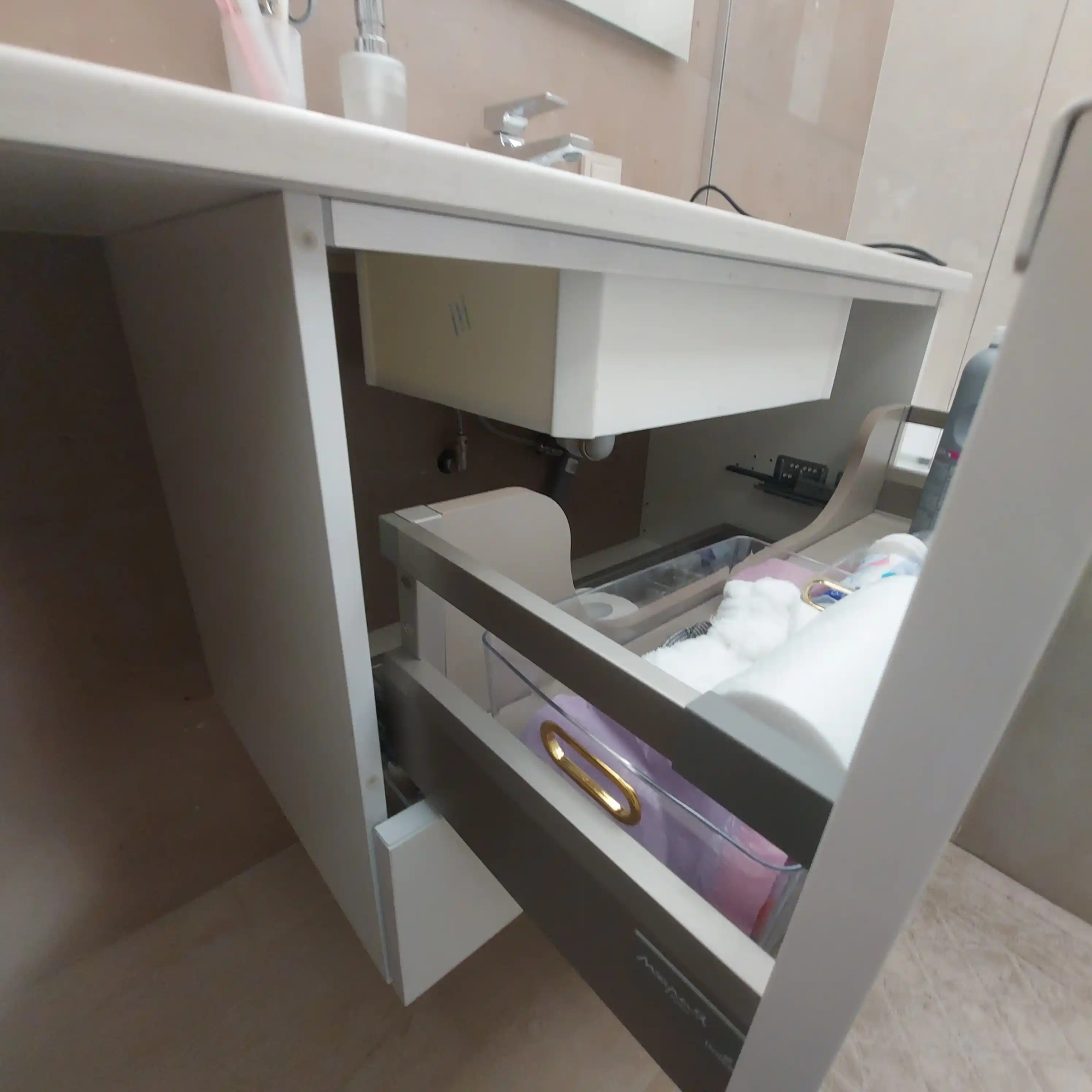 Прекрасная работа в сосновом бору