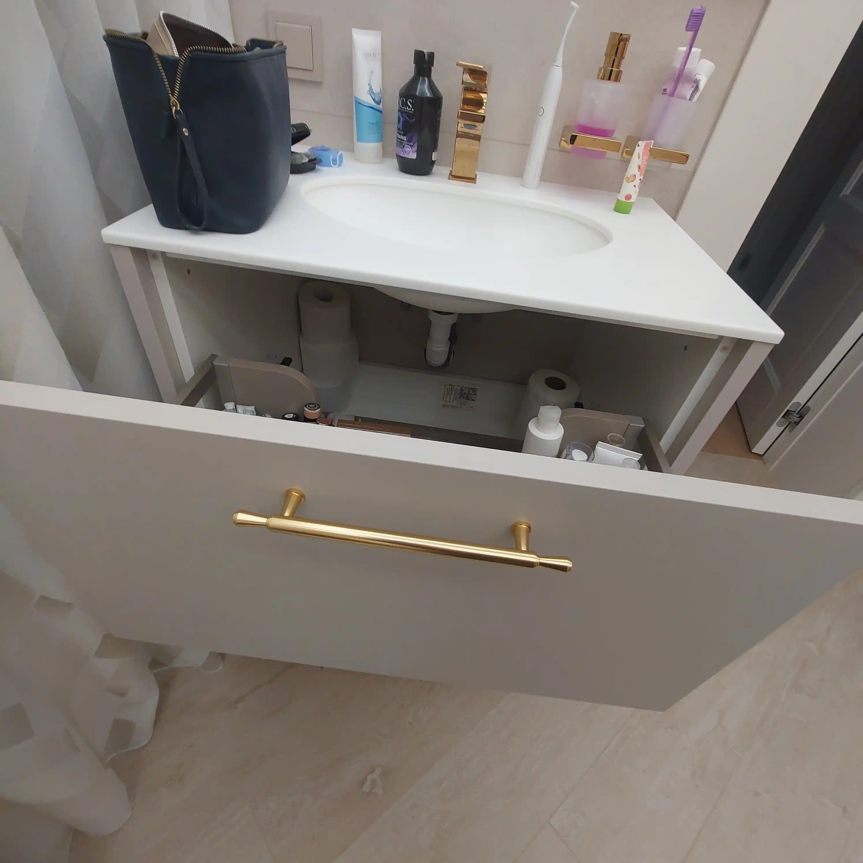 Прекрасная работа в сосновом бору