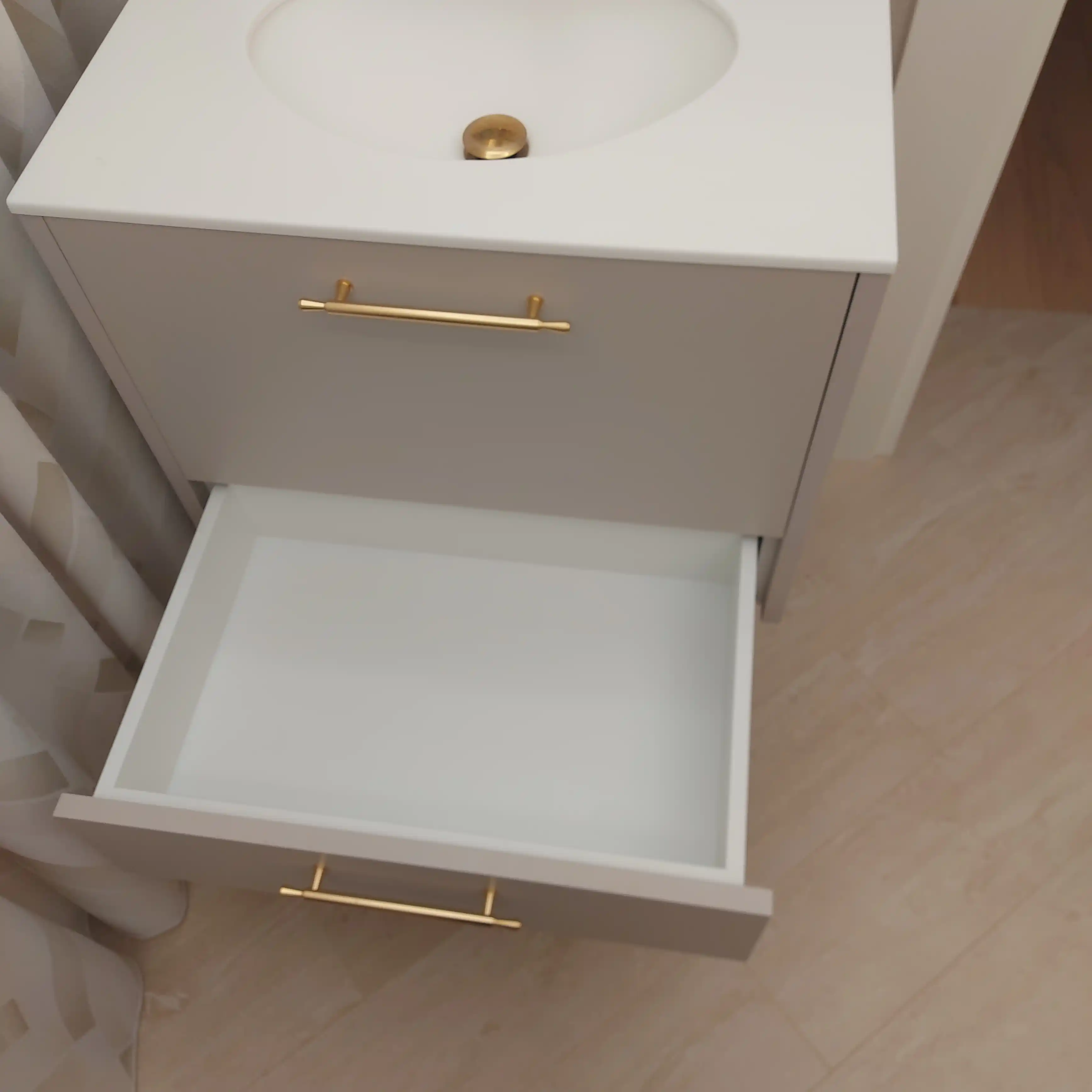 Прекрасная работа в сосновом бору