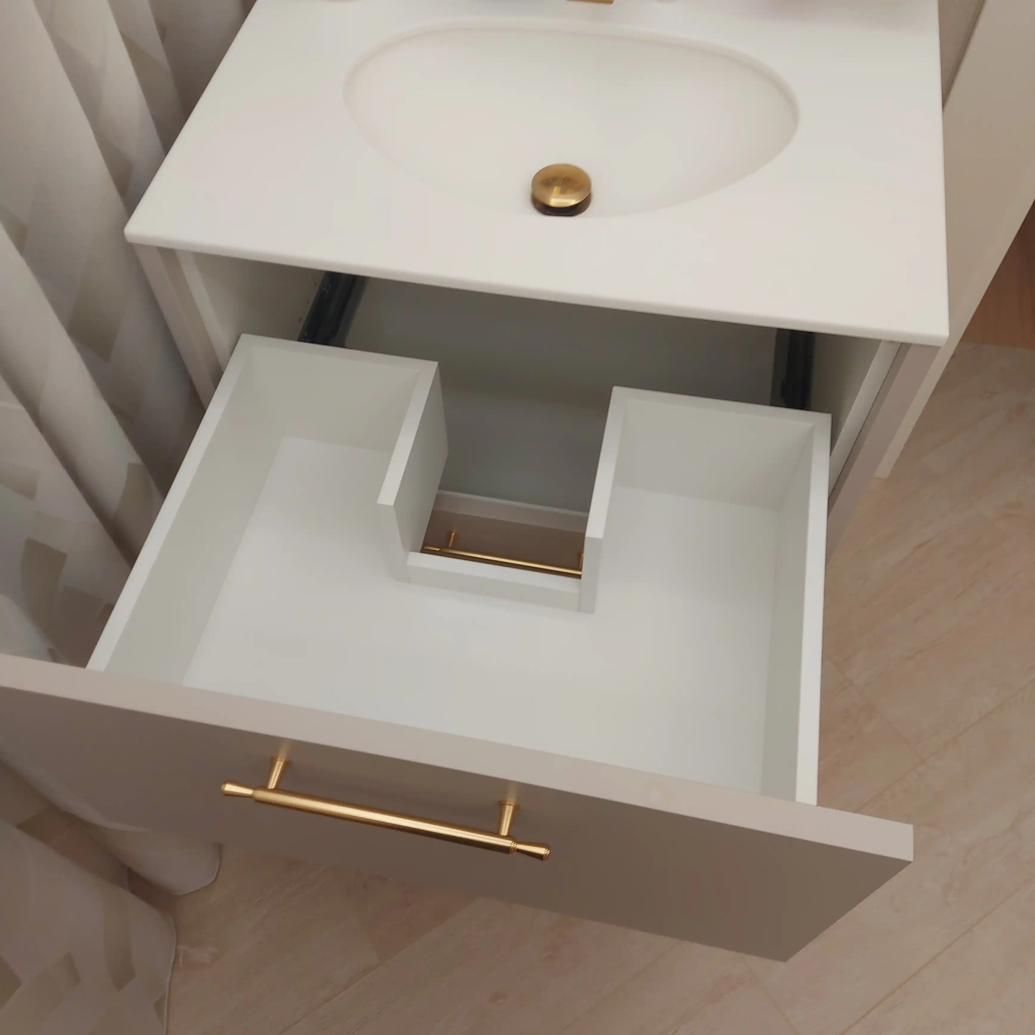 Прекрасная работа в сосновом бору