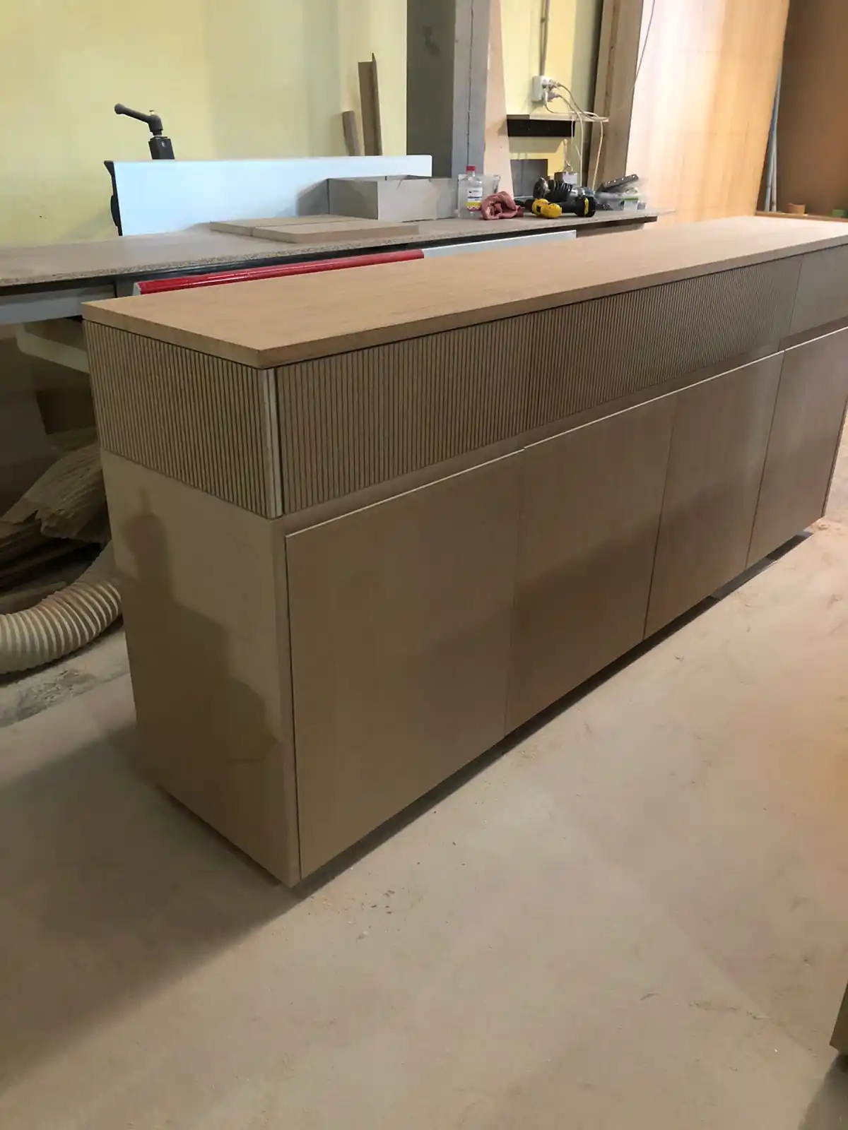 Прекрасная работа в сосновом бору