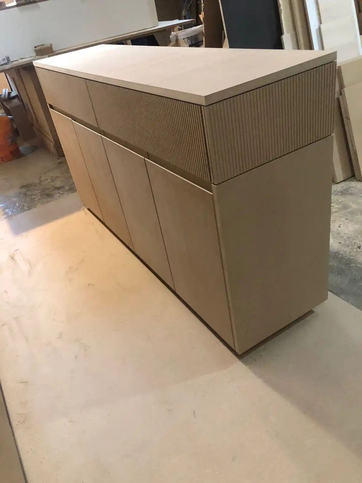 Прекрасная работа в сосновом бору