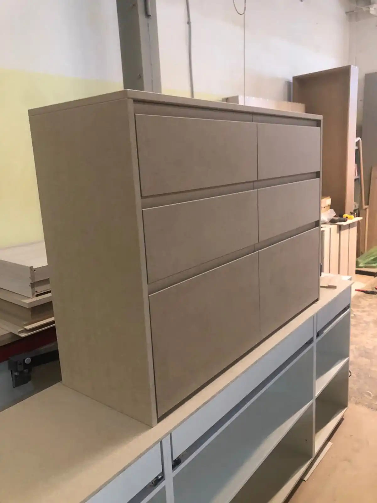 Прекрасная работа в сосновом бору