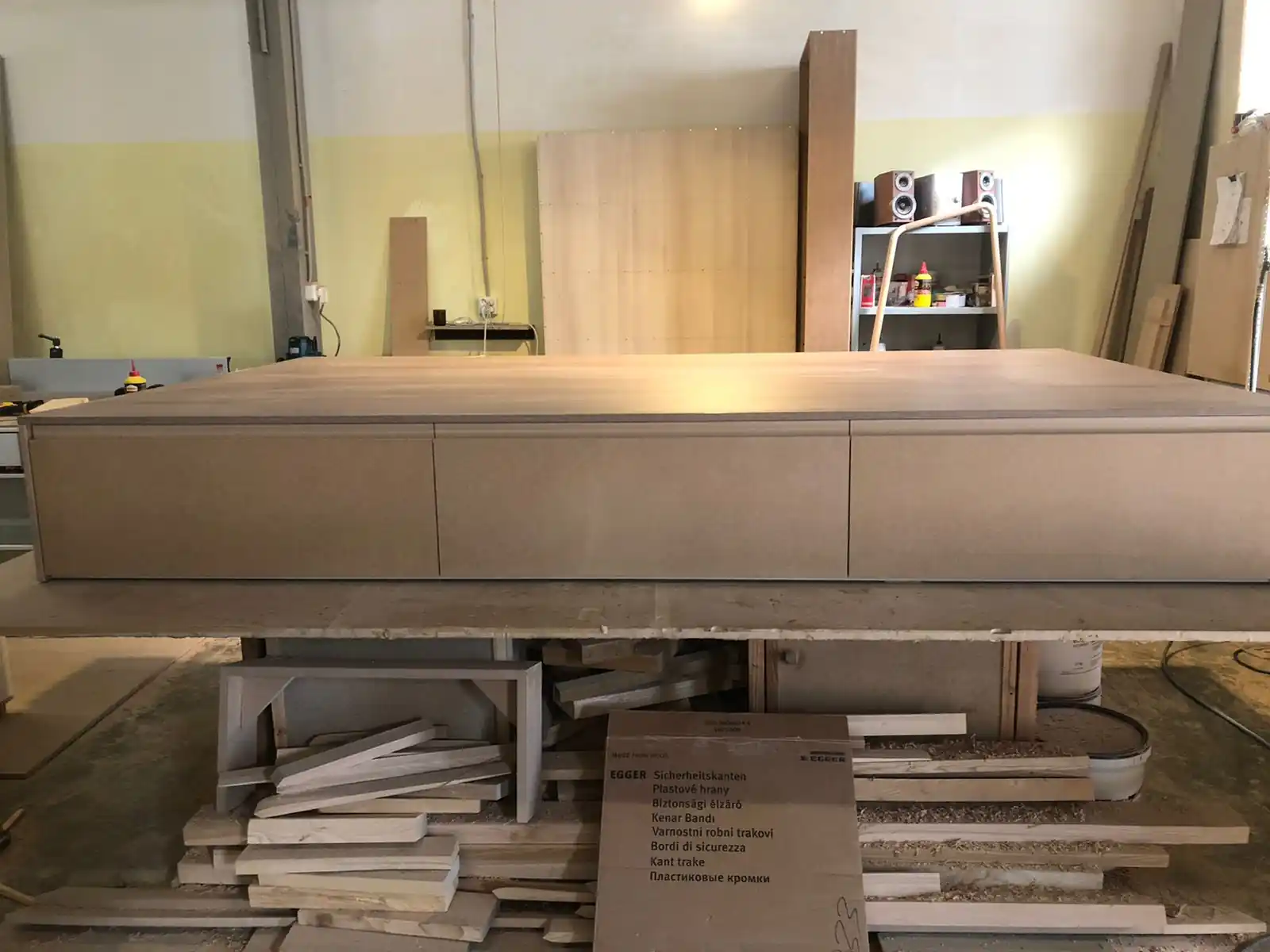 Прекрасная работа в сосновом бору