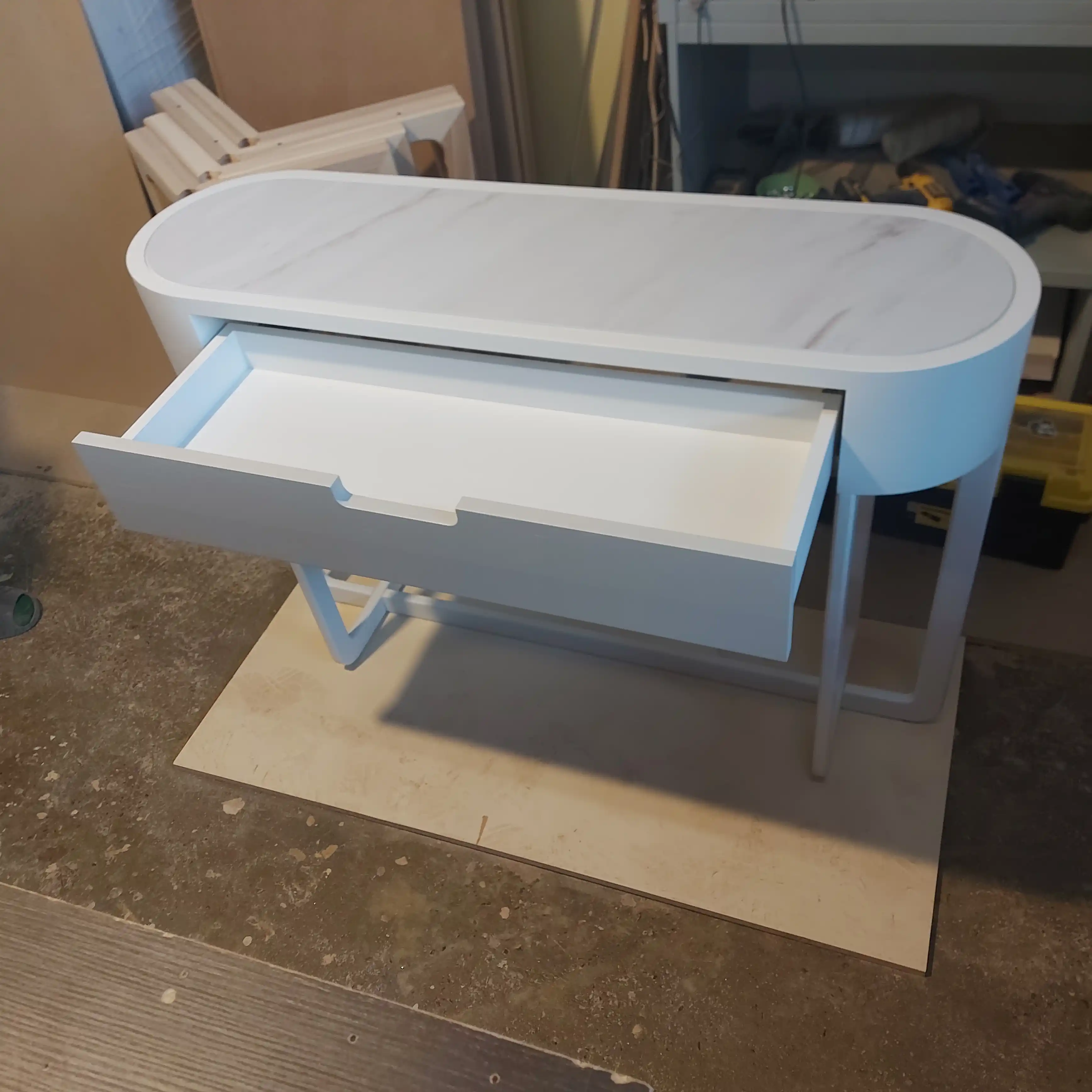 Прекрасная работа в сосновом бору