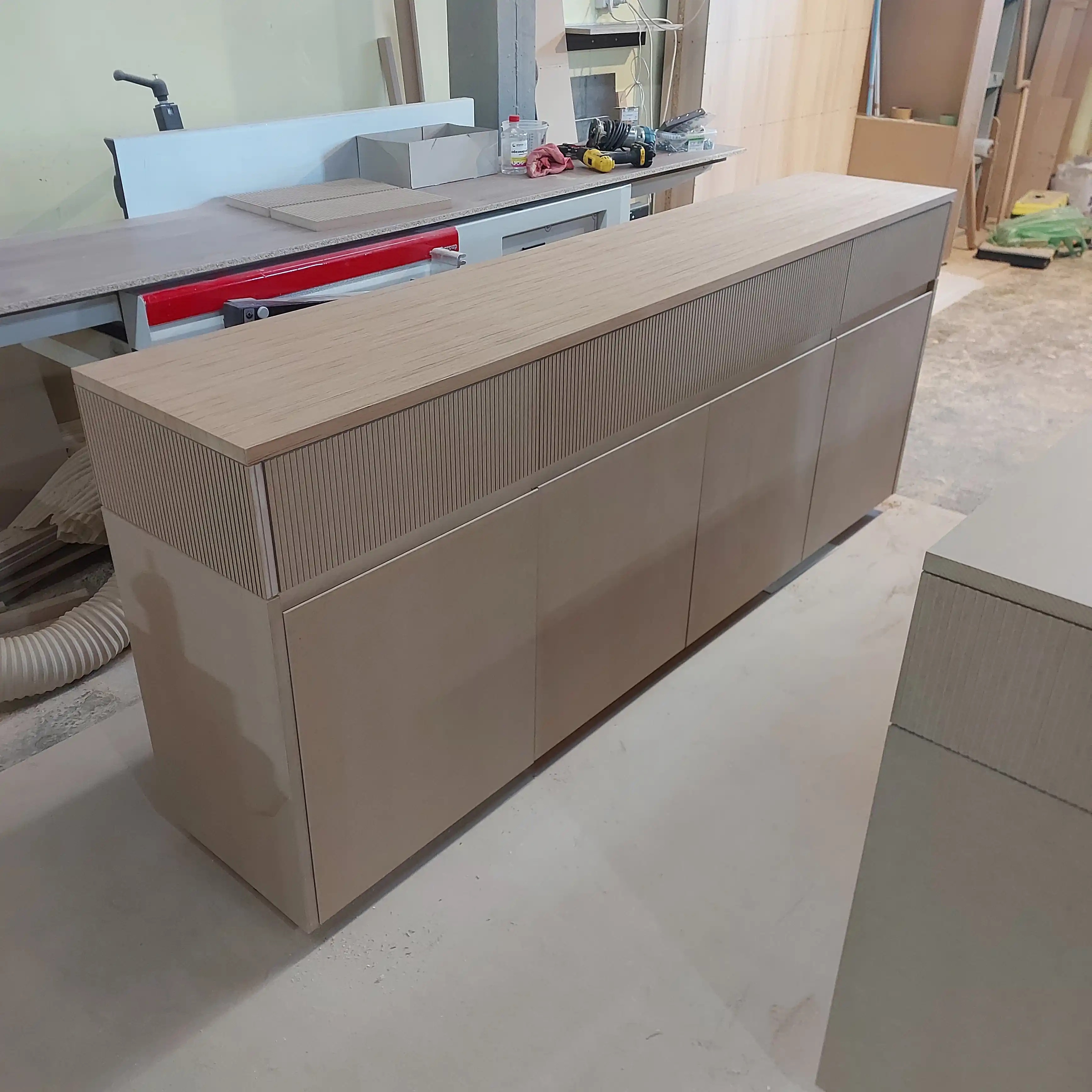 Прекрасная работа в сосновом бору