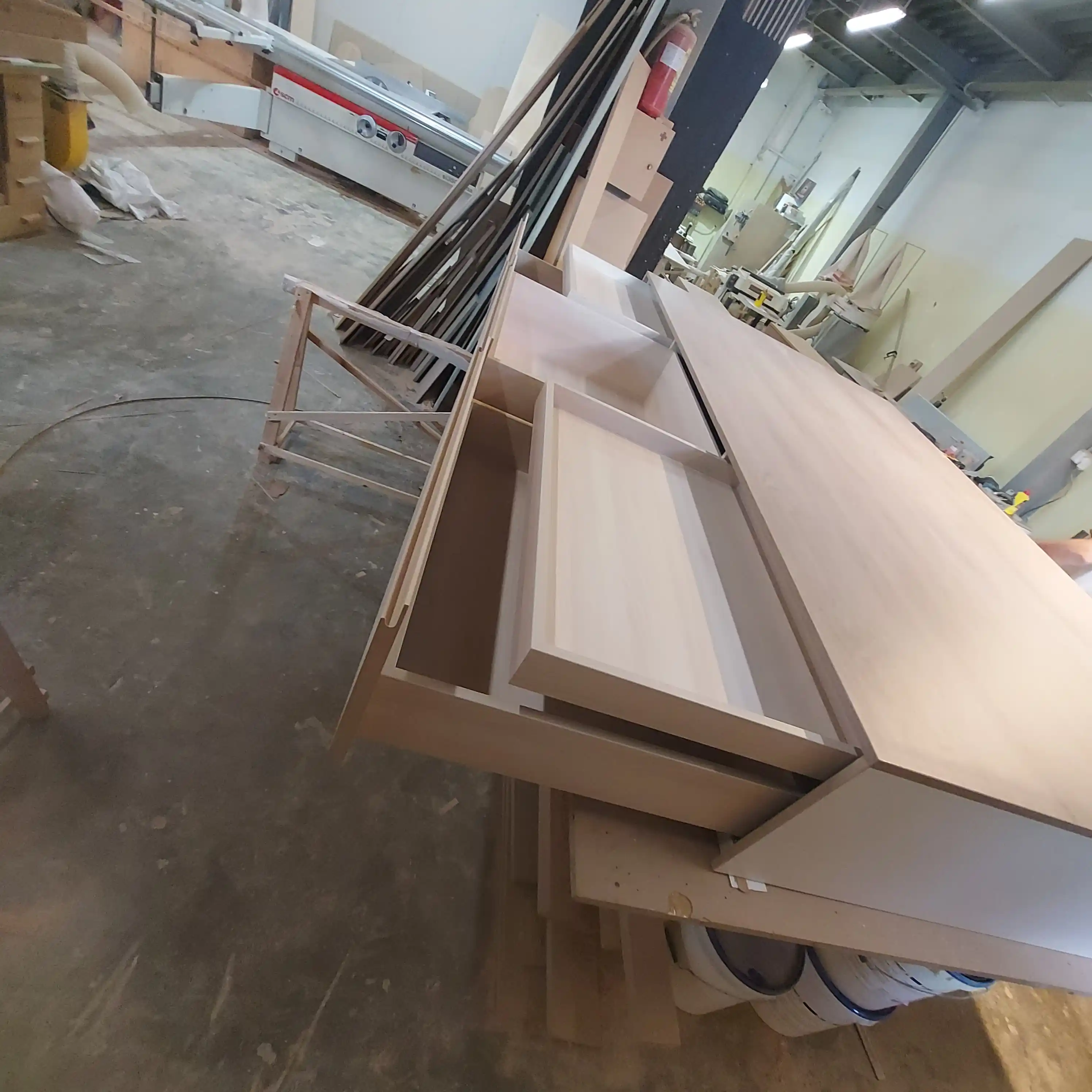 Прекрасная работа в сосновом бору