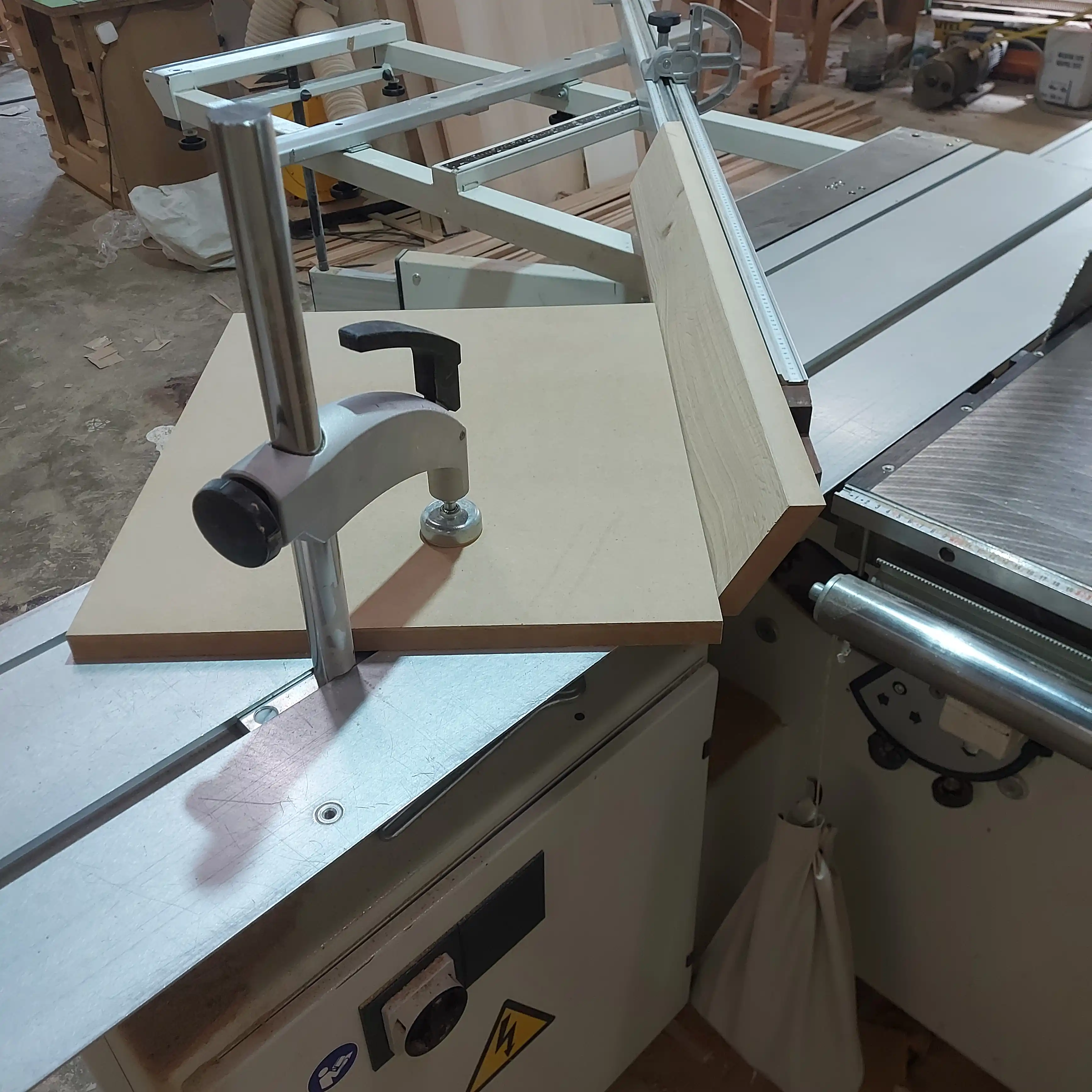 Прекрасная работа в сосновом бору