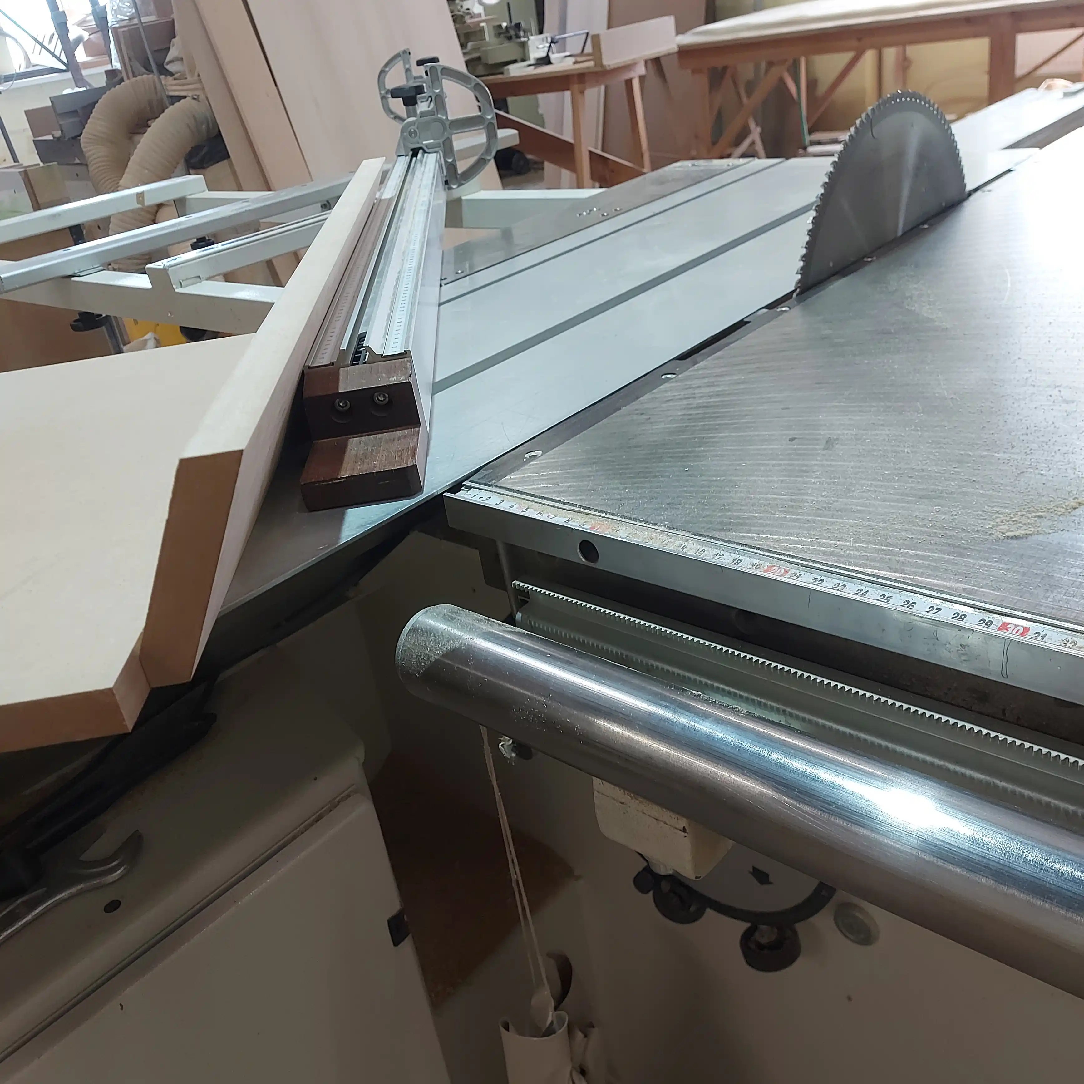 Прекрасная работа в сосновом бору