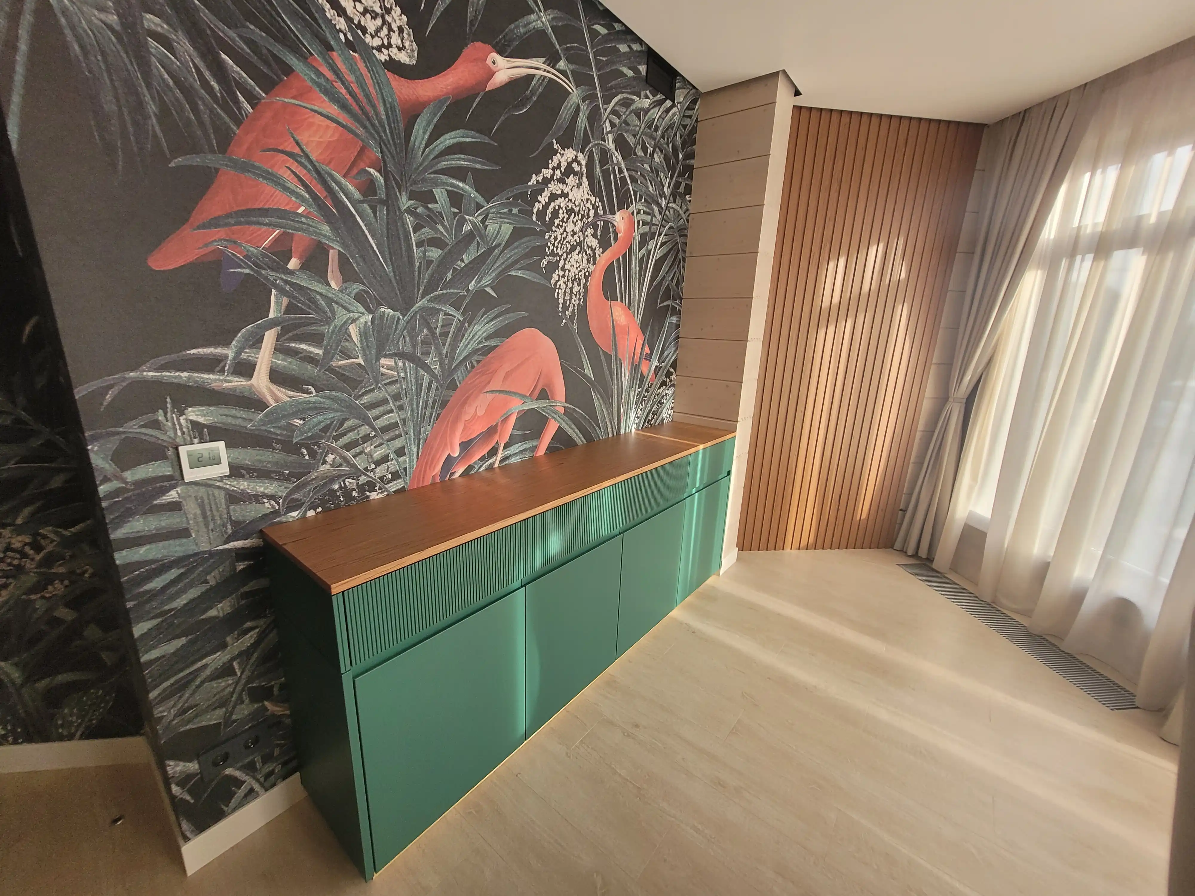 Прекрасная работа в сосновом бору