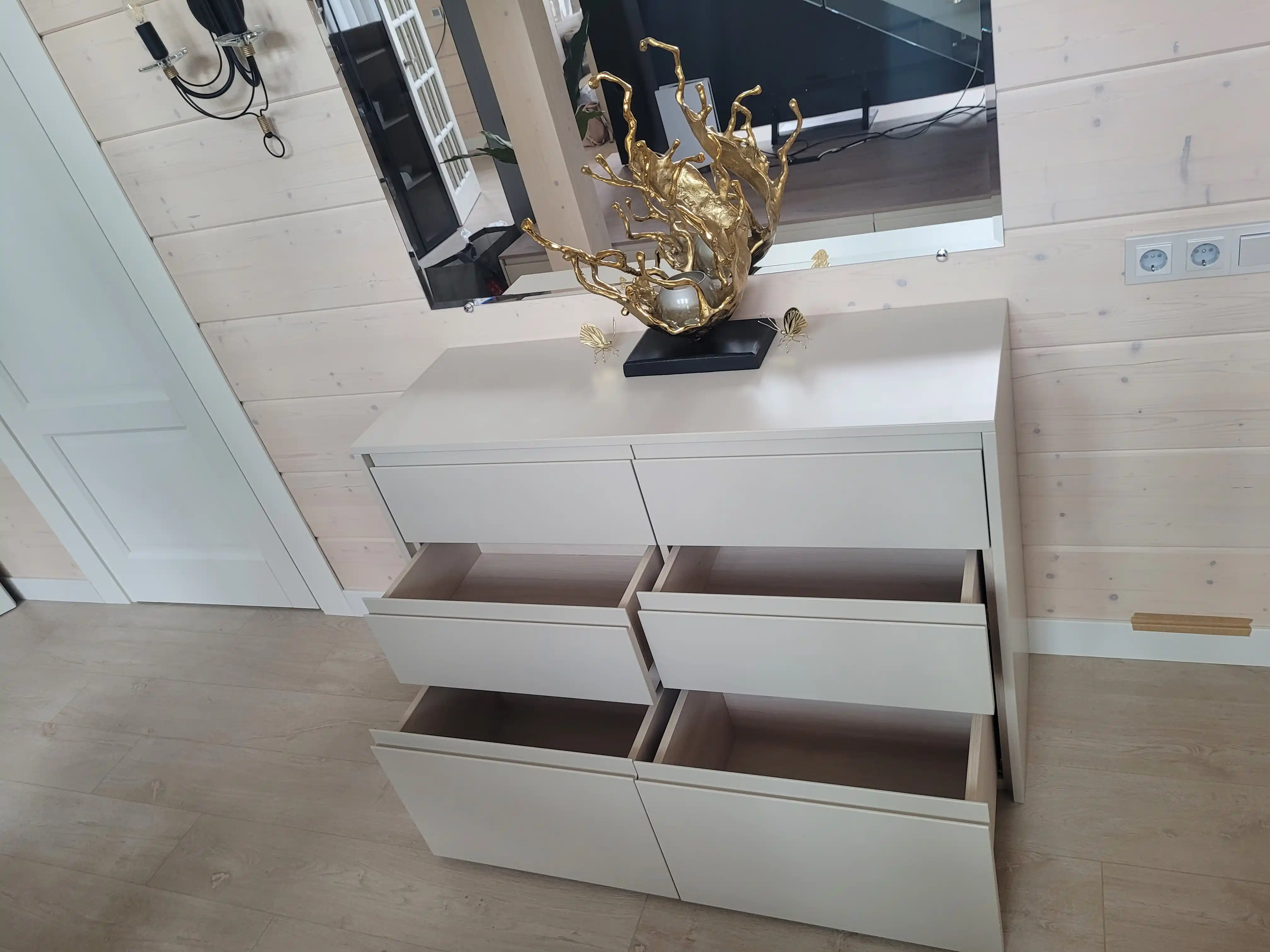 Прекрасная работа в сосновом бору