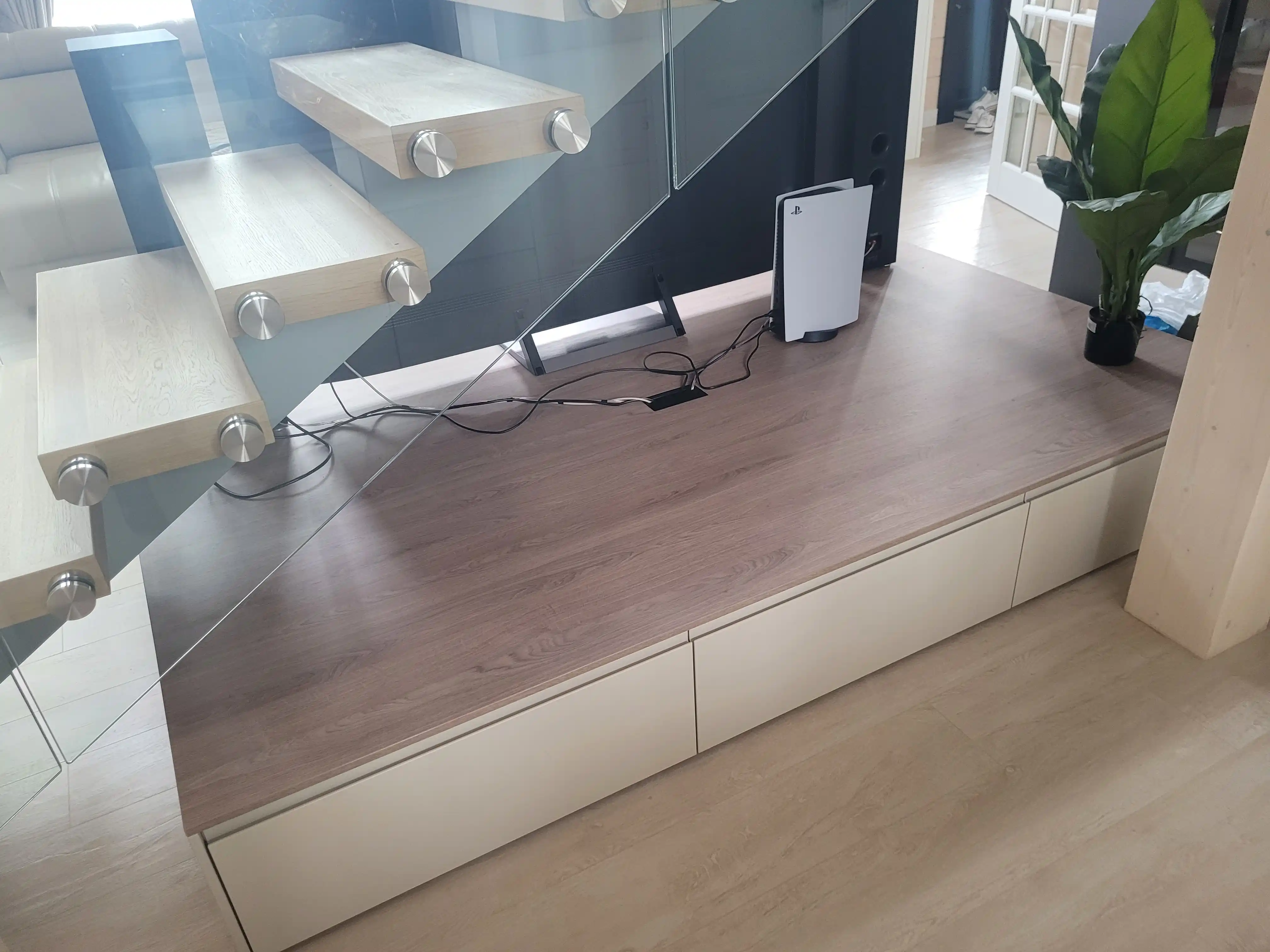 Прекрасная работа в сосновом бору