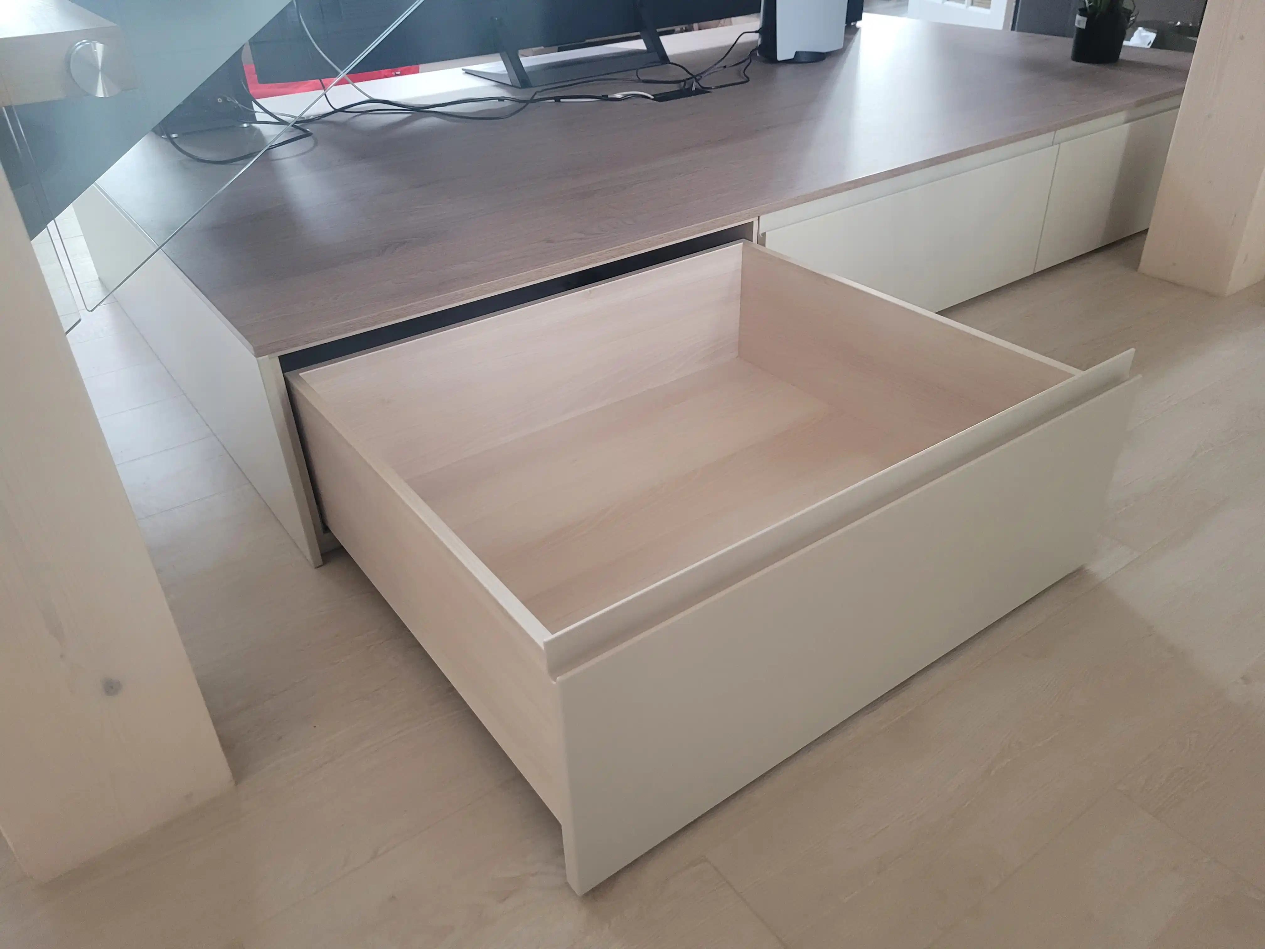 Прекрасная работа в сосновом бору