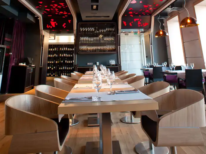 Демонстрация мебели для эстетического дизайнерского видения